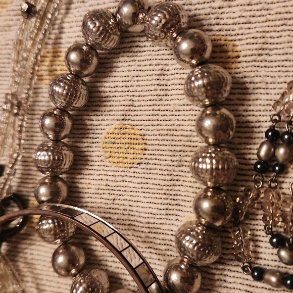 Vintage jewelry fashion lot, silver clear black - Picture 3 of 7